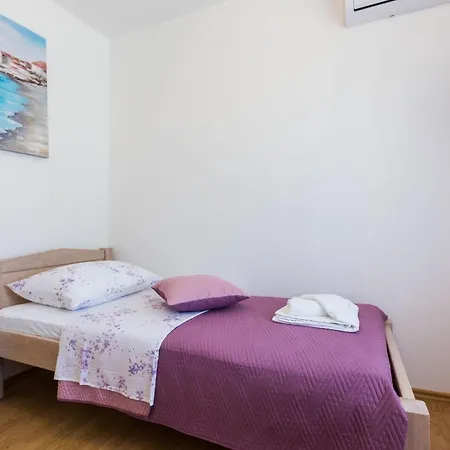 Гостевой дом Charming And Comfortable Задар