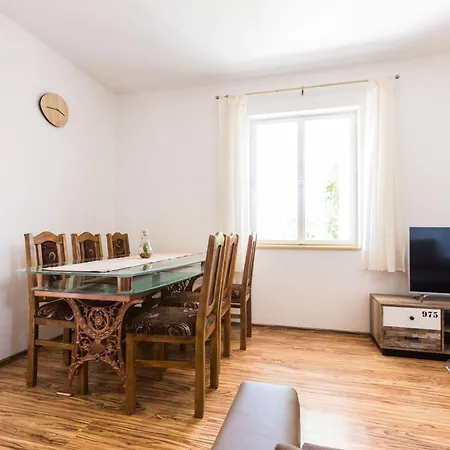 Charming And Comfortable Гостевой дом