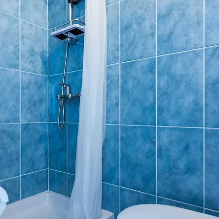 Charming And Comfortable Гостевой дом