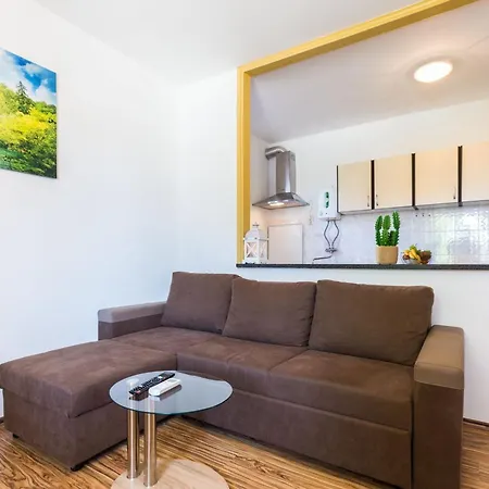Гостевой дом Charming And Comfortable Задар