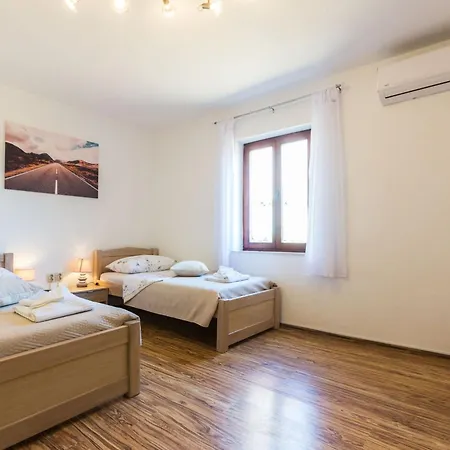 Charming And Comfortable Задар